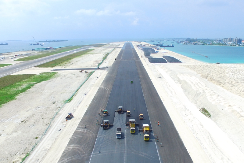 111689057780538057.jpeg 馬爾代夫機場跑道攤鋪_副本.jpg