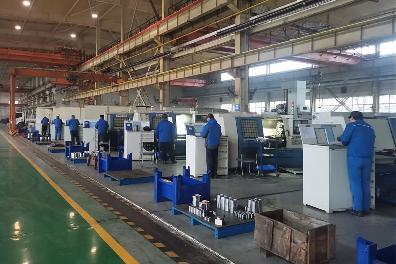 011738395515559538.jpeg 3、機加工車間數控車床班組全體員工早早進入工作狀態.jpg